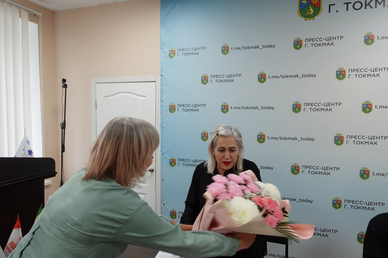 В Токмаке избран новый председатель окружного совета депутатов В Токмаке избран новый председатель окружного совета депутатов