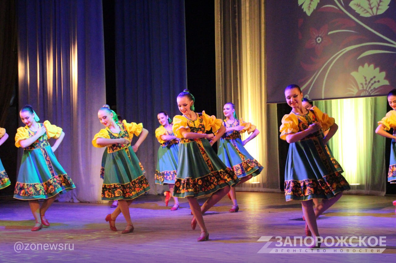 В Запорожской области состоялась праздничная программа «Сила России в единстве», приуроченная ко Дню народного единства В Запорожской области состоялась праздничная программа «Сила России в единстве», приуроченная ко Дню народного единства