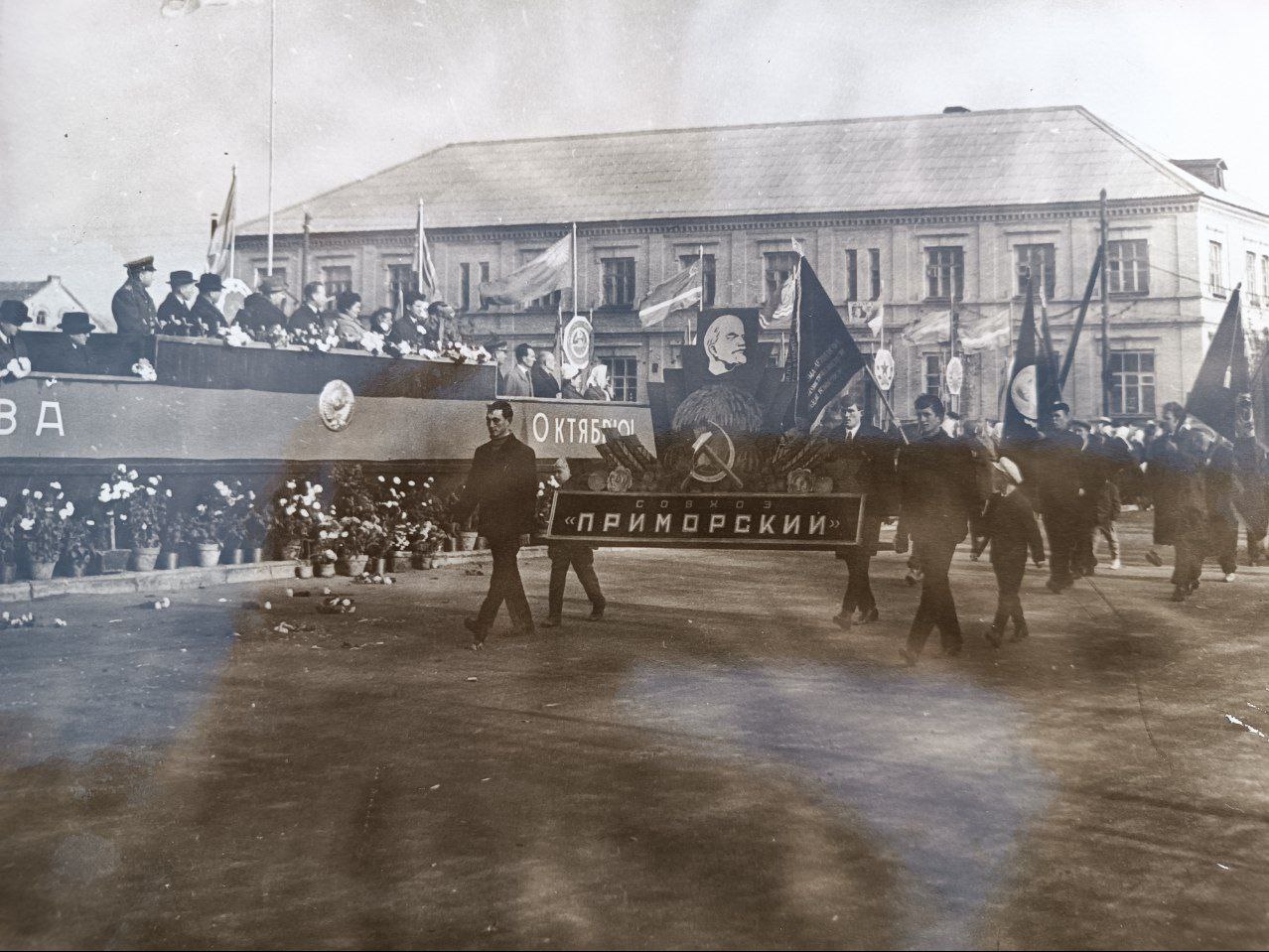 ЛИСТАЯ СТАРЫЙ ФОТОАЛЬБОМ ЛИСТАЯ СТАРЫЙ ФОТОАЛЬБОМ