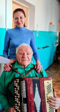 На днях члены УИК №472 проявили настоящую заботу и теплоту, организовав своими силами замечательный концерт для подопечных "Гериатрического пансионата" в селе Орлянское