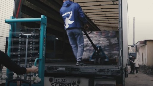 Михаил Попов: Доставили 12 паллет с моющими средствами для оказания гуманитарной помощи нуждающимся