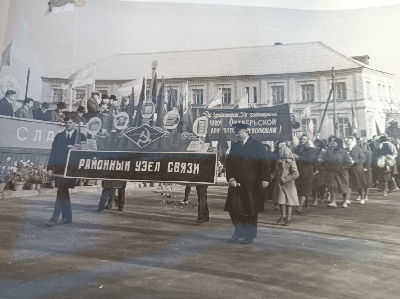 ЛИСТАЯ СТАРЫЙ ФОТОАЛЬБОМ ЛИСТАЯ СТАРЫЙ ФОТОАЛЬБОМ