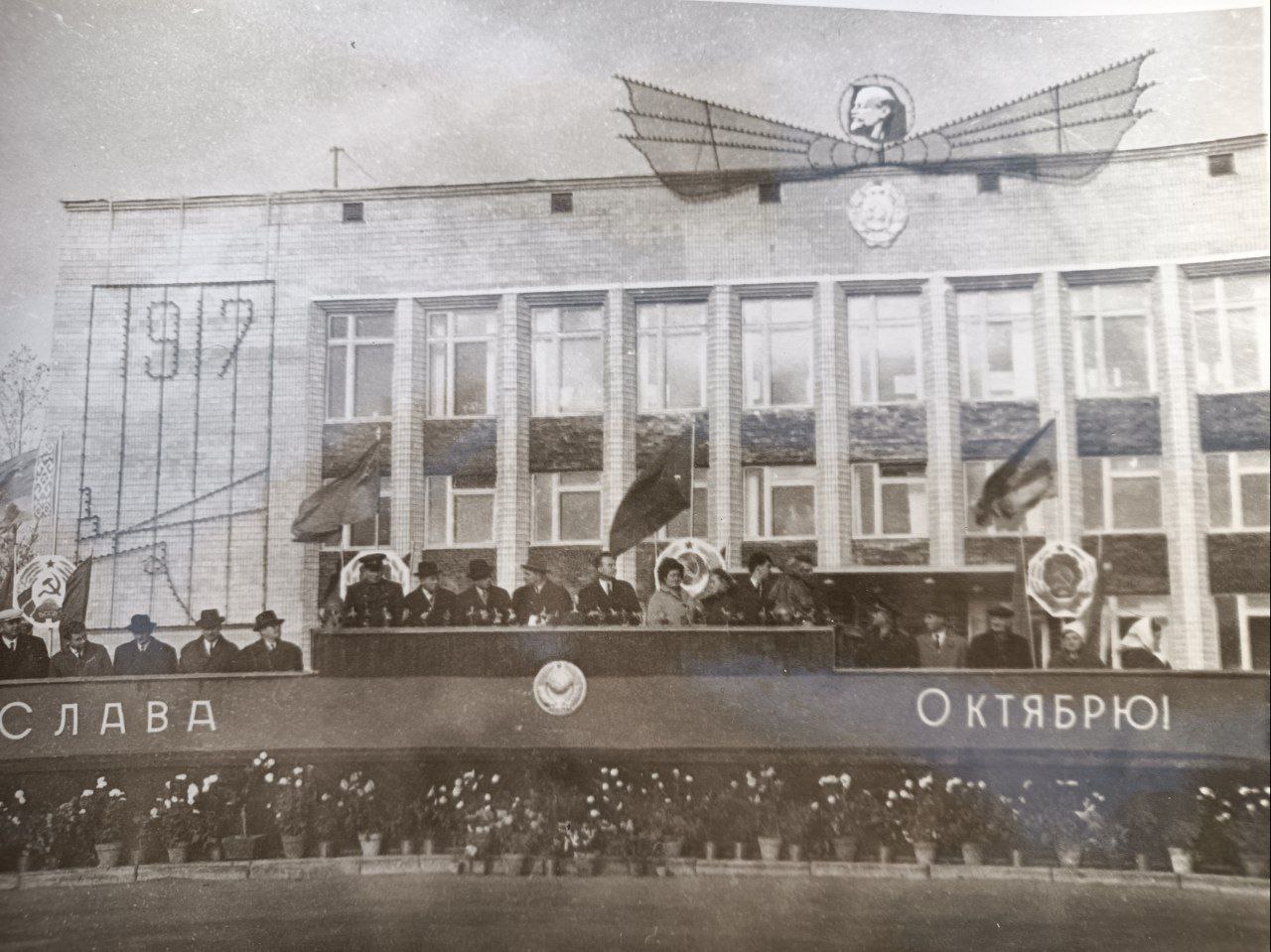 ЛИСТАЯ СТАРЫЙ ФОТОАЛЬБОМ ЛИСТАЯ СТАРЫЙ ФОТОАЛЬБОМ