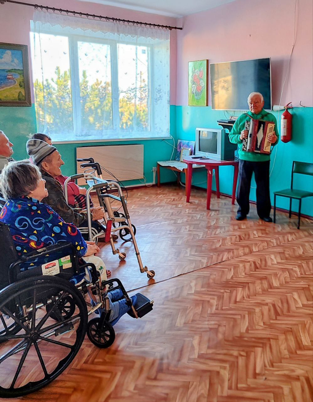 На днях члены УИК №472 проявили настоящую заботу и теплоту, организовав своими силами замечательный концерт для подопечных "Гериатрического пансионата" в селе Орлянское На днях члены УИК №472 проявили настоящую заботу и теплоту, организовав своими силами замечательный концерт для подопечных "Гериатрического пансионата" в селе Орлянское