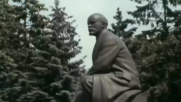 7 ноября — День Великой Октябрьской социалистической революции