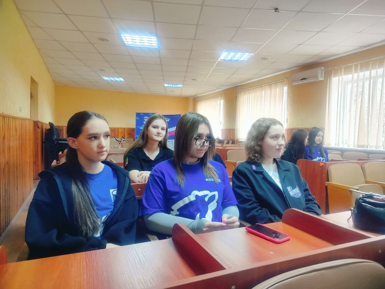 Активисты молодежных организаций «Молодая Гвардия Единой России» (МГЕР) и «ЮгМолодой» провели важный инфочас, приуроченный к Международному дню борьбы против фашизма, расизма и антисемитизма Активисты молодежных организаций «Молодая Гвардия Единой России» (МГЕР) и «ЮгМолодой» провели важный инфочас, приуроченный к Международному дню борьбы против фашизма, расизма и антисемитизма