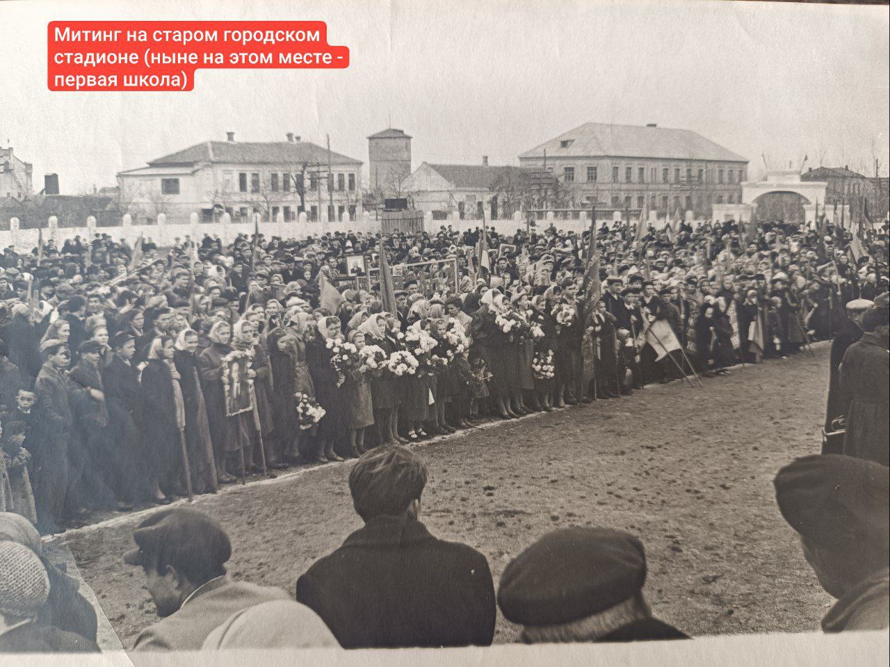 ЛИСТАЯ СТАРЫЙ ФОТОАЛЬБОМ ЛИСТАЯ СТАРЫЙ ФОТОАЛЬБОМ