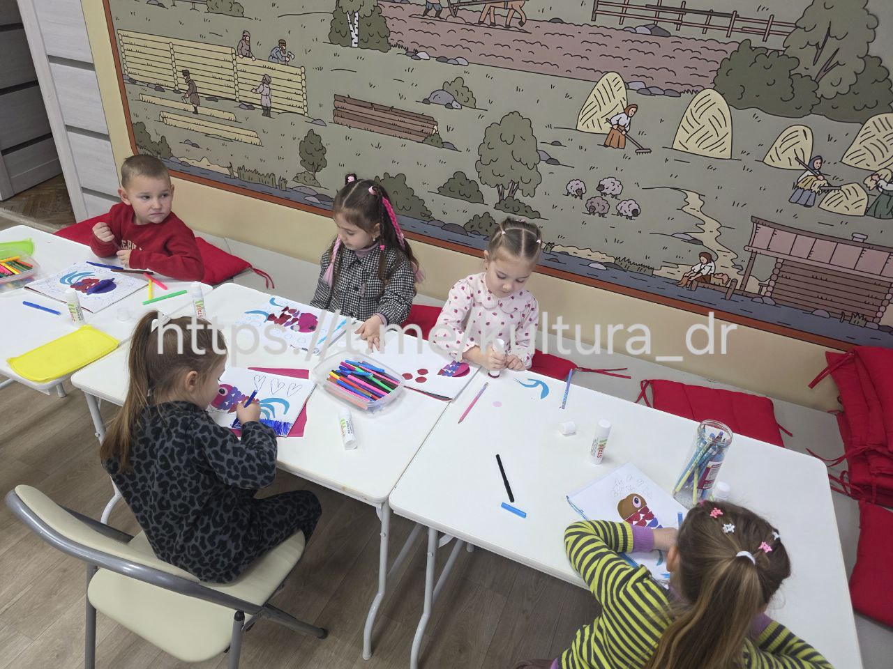 В Детском музейном центре ДК "Горняк" прошло увлекательное занятие младшей группы кружка прикладного и декоративного творчества "Лисёнки"! В Детском музейном центре ДК "Горняк" прошло увлекательное занятие младшей группы кружка прикладного и декоративного творчества "Лисёнки"!