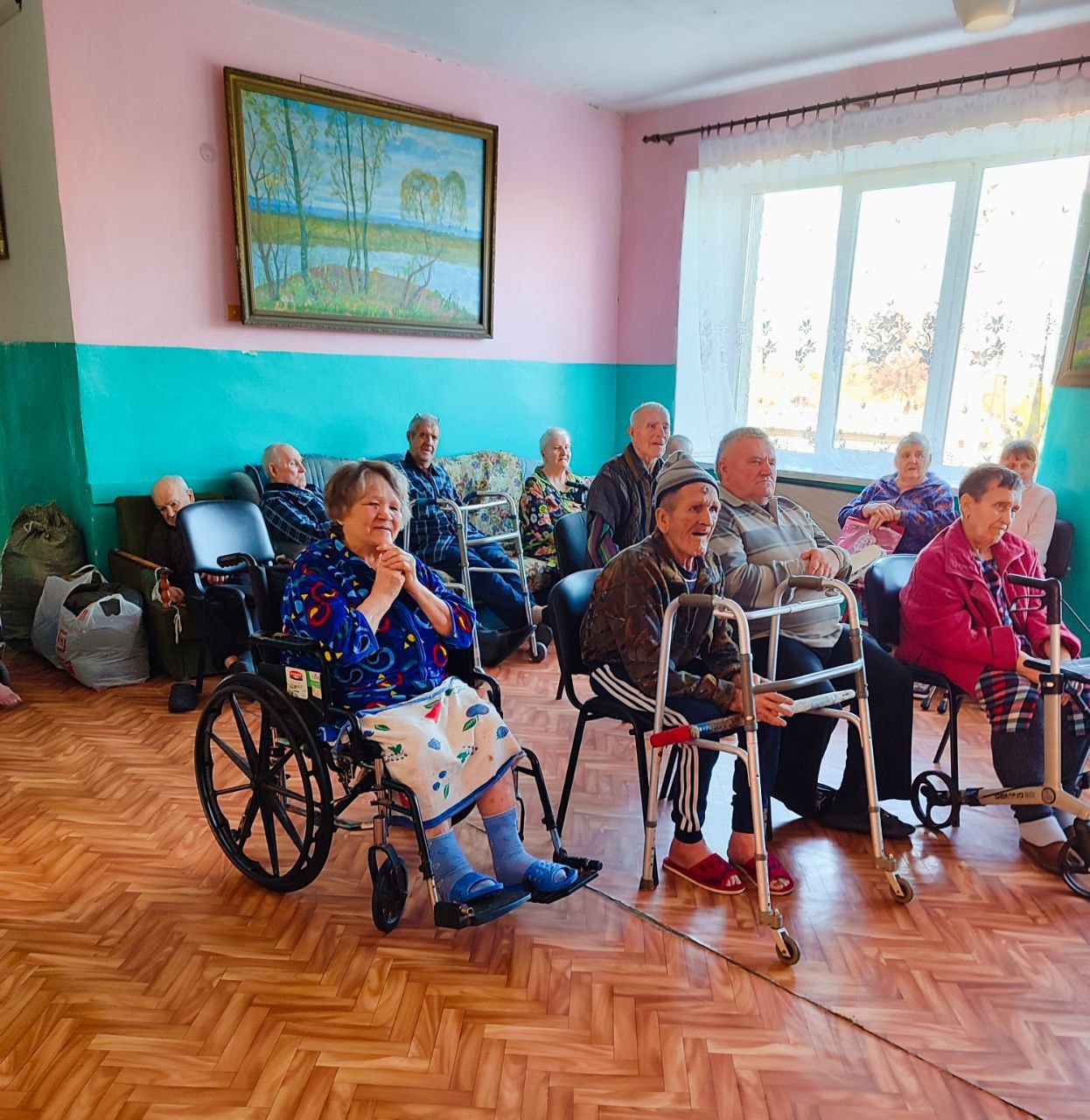 На днях члены УИК №472 проявили настоящую заботу и теплоту, организовав своими силами замечательный концерт для подопечных "Гериатрического пансионата" в селе Орлянское На днях члены УИК №472 проявили настоящую заботу и теплоту, организовав своими силами замечательный концерт для подопечных "Гериатрического пансионата" в селе Орлянское