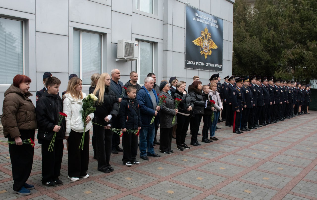 В Мелитополе открыли «Аллею памяти» в честь погибших полицейских В Мелитополе открыли «Аллею памяти» в честь погибших полицейских