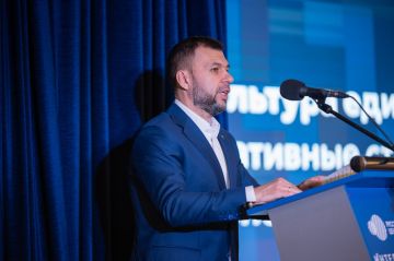 Торжественная церемония открытия форума «Культура единства: креативные стратегии для Донбасса и Новороссии» прошла в Донецке