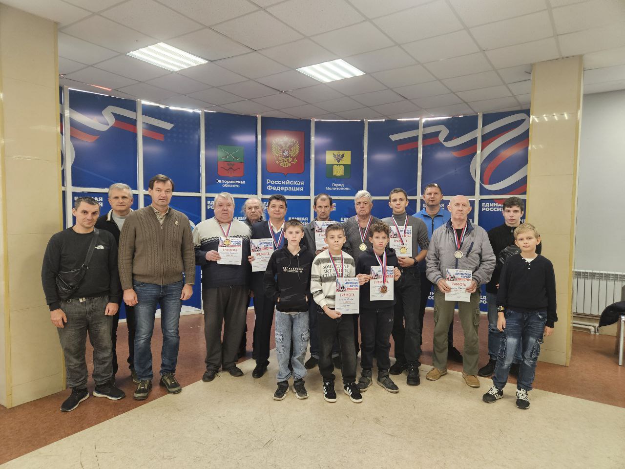 Ко Дню народного единства в штабе общественной поддержки "Единая Россия" прошли соревнования "Шахматная партия единства" Ко Дню народного единства в штабе общественной поддержки "Единая Россия" прошли соревнования "Шахматная партия единства"