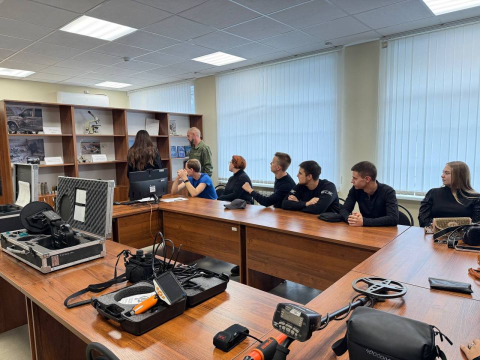 Сотрудники следственного управления Следственного комитета Российской Федерации по Запорожской области встретились со студентами Мелитопольского государственного университета