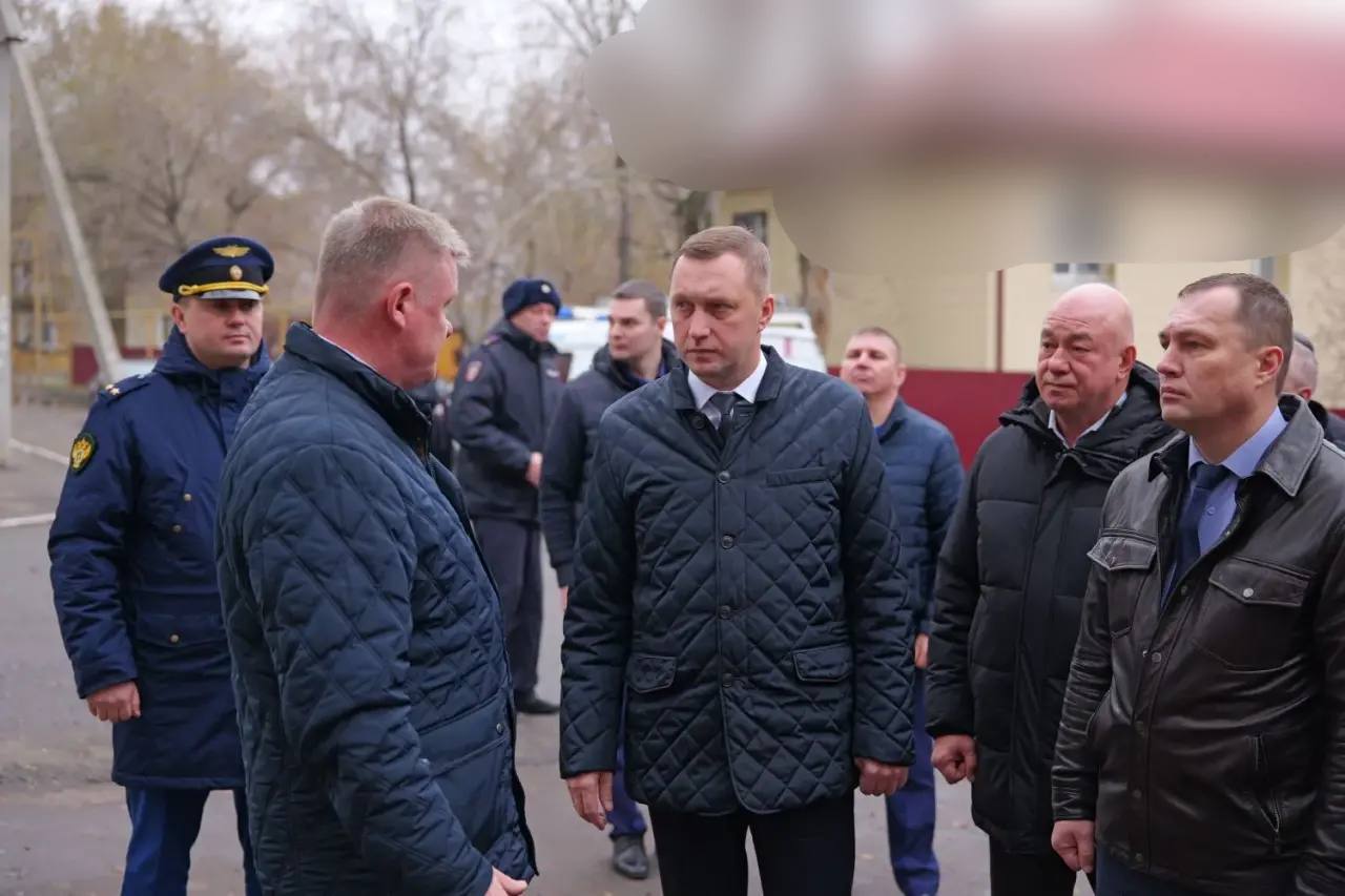 Одна женщина пострадала после атаки беспилотников на Саратов, госпитализация ей не понадобилась, выбиты окна в нескольких жилых домах, сообщил губернатор Роман Бусаргин Одна женщина пострадала после атаки беспилотников на Саратов, госпитализация ей не понадобилась, выбиты окна в нескольких жилых домах, сообщил губернатор Роман Бусаргин