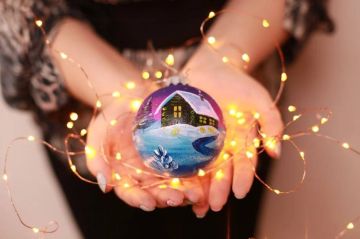 Друзья!. А ведь скоро Новый год! И об этом нам настойчиво напоминают магазины, на полках которых едва ли не с середины октября появились искусственные елки, новогодние игрушки, подарки и сладости в праздничной упаковке