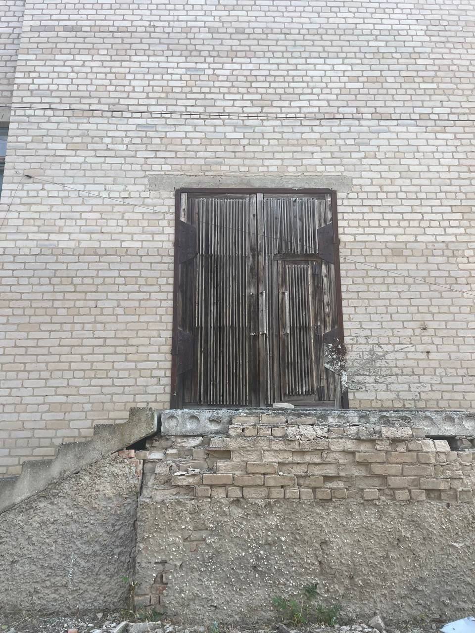 Новые двери для Надеждинского Дома культуры: забота о безопасности и комфорте Новые двери для Надеждинского Дома культуры: забота о безопасности и комфорте