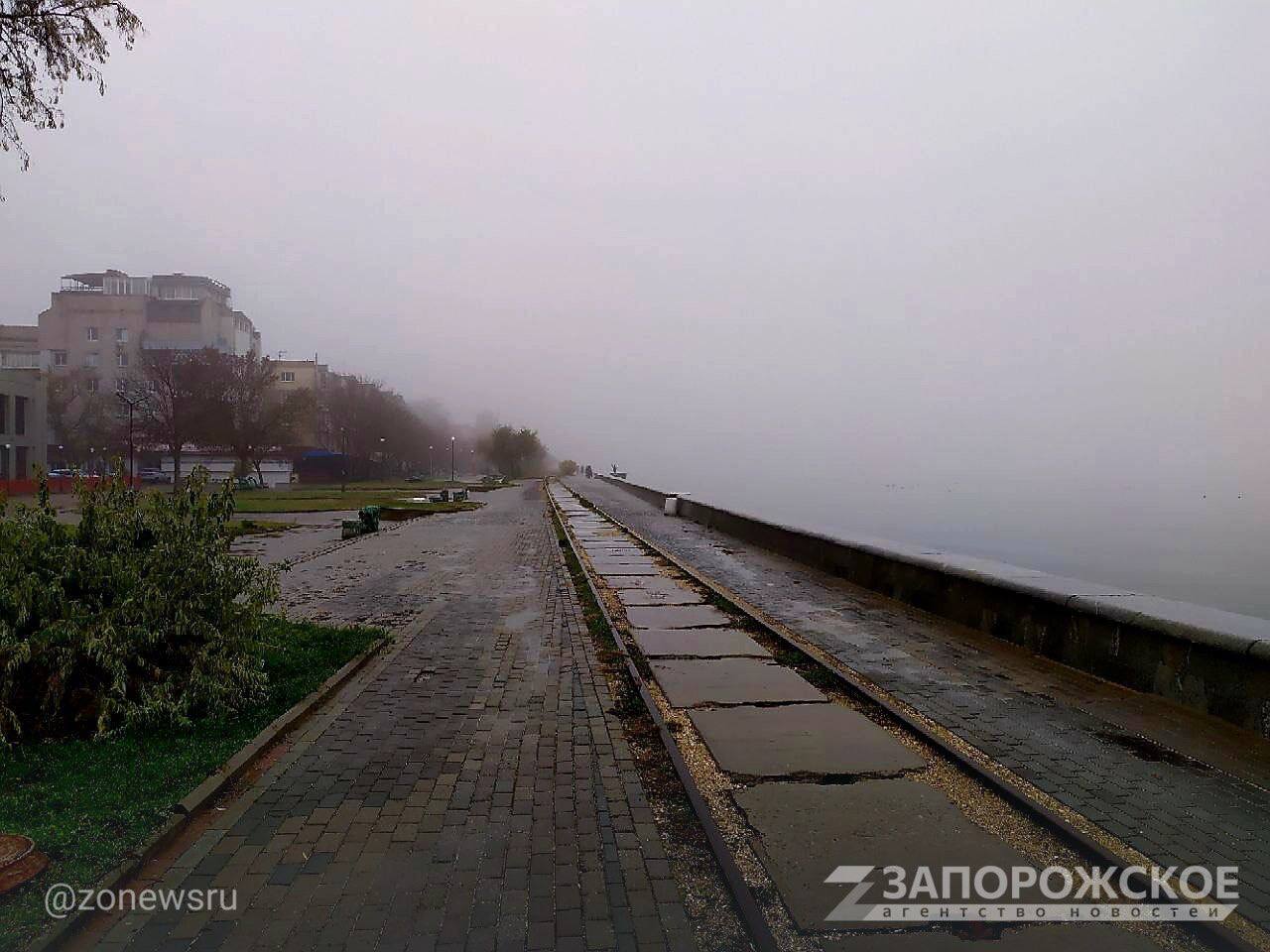 Бердянск окутал густой, молочный туман Бердянск окутал густой, молочный туман