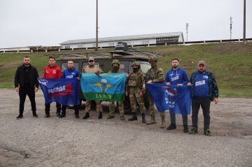 В Энергодаре делегация Кабардино-Балкарии совместно с руководством регионального отделения партии «Единая Россия» передала гуманитарную помощь военнослужащим 345-й десантно-штурмовой бригады Минобороны РФ