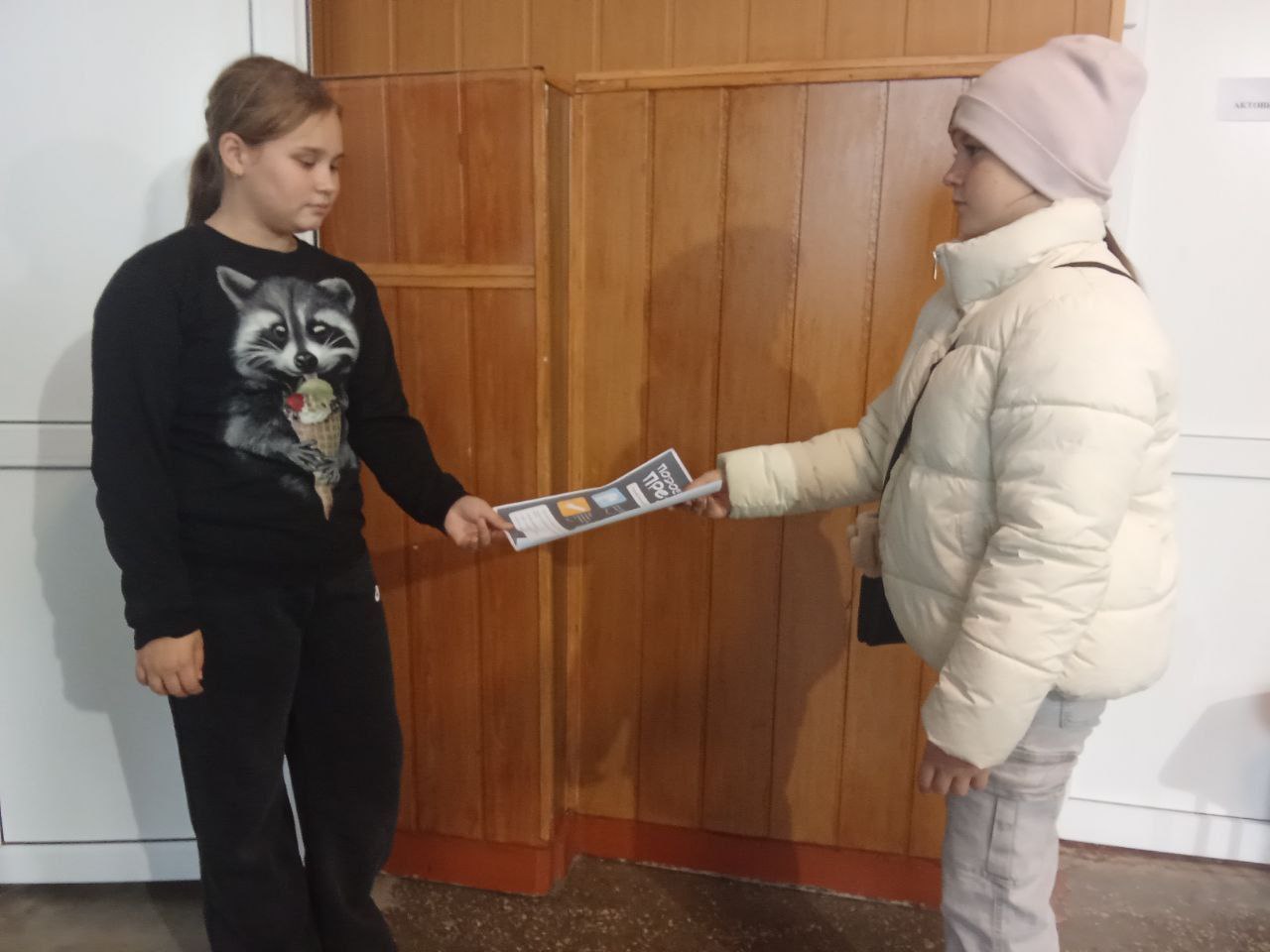 Подозрительные предметы. Библиотека Дома культуры с. Новобогдановка провела акцию "Подозрительные предметы", призванную повысить осведомленность жителей о профилактике терроризма и экстремизма Подозрительные предметы. Библиотека Дома культуры с. Новобогдановка провела акцию "Подозрительные предметы", призванную повысить осведомленность жителей о профилактике терроризма и экстремизма