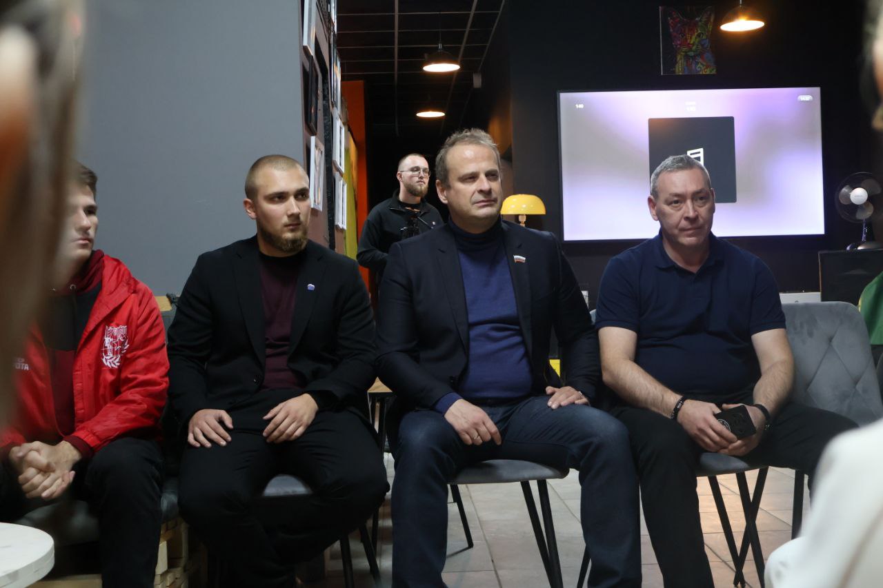 Руководители молодежных организаций Кабардино-Балкарии встретились с активистами «Молодой Гвардии Единой России» города Энерогодара Руководители молодежных организаций Кабардино-Балкарии встретились с активистами «Молодой Гвардии Единой России» города Энерогодара