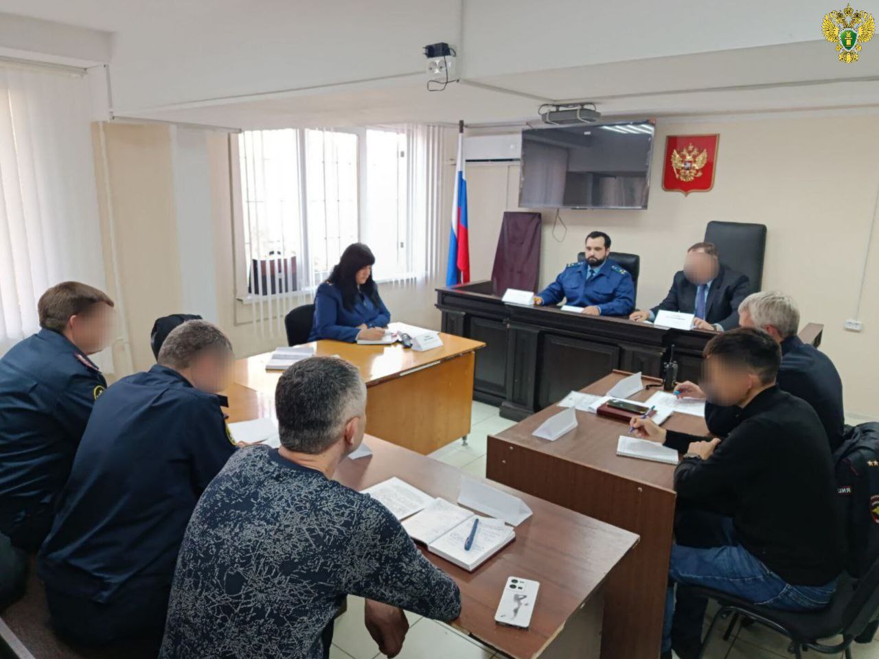 Под председательством прокурора города Энергодара Дмитрия Яценко состоялось межведомственное рабочее совещание с участием руководителей правоохранительных органов и председателя городского суда