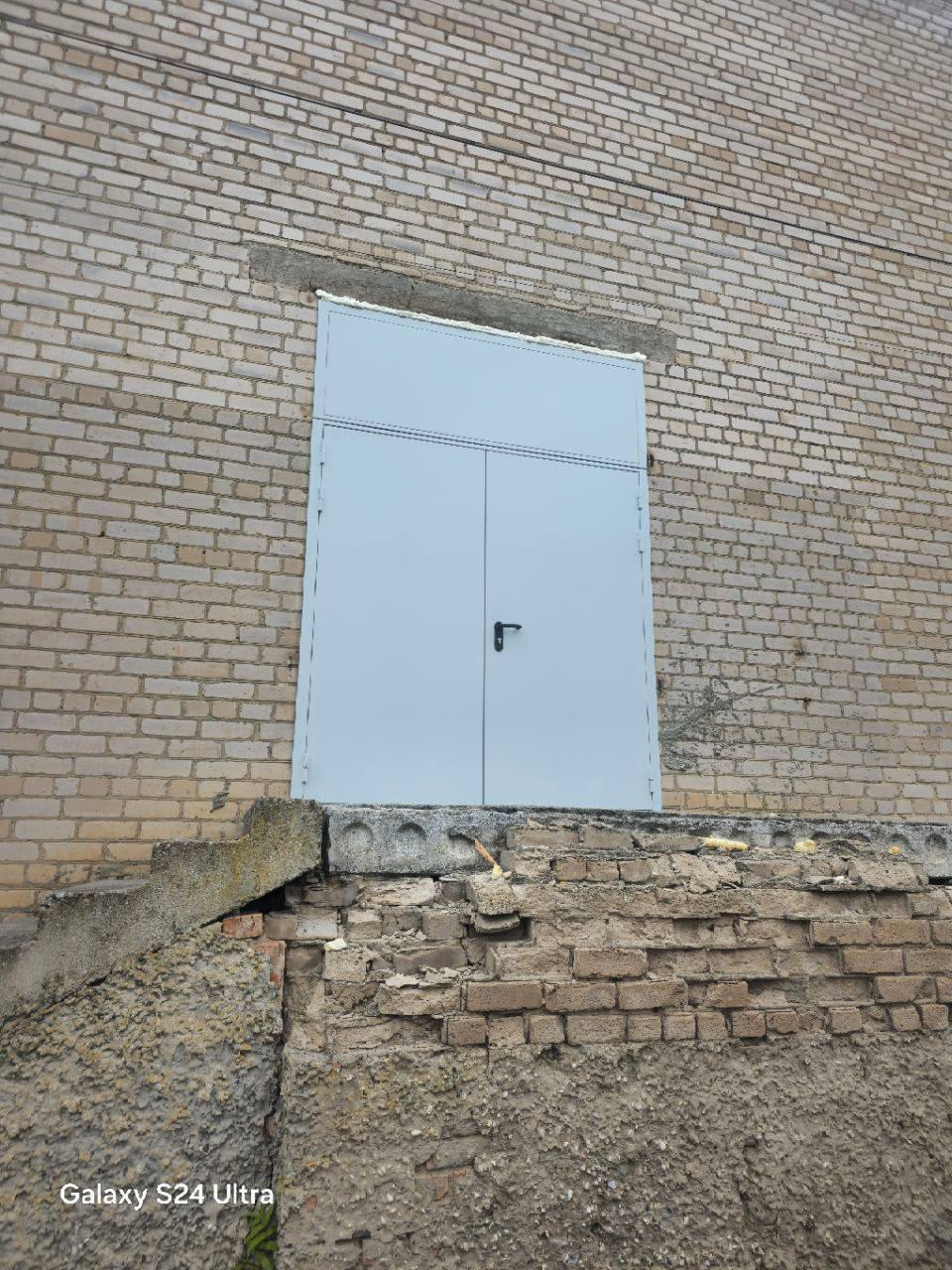 Новые двери для Надеждинского Дома культуры: забота о безопасности и комфорте Новые двери для Надеждинского Дома культуры: забота о безопасности и комфорте