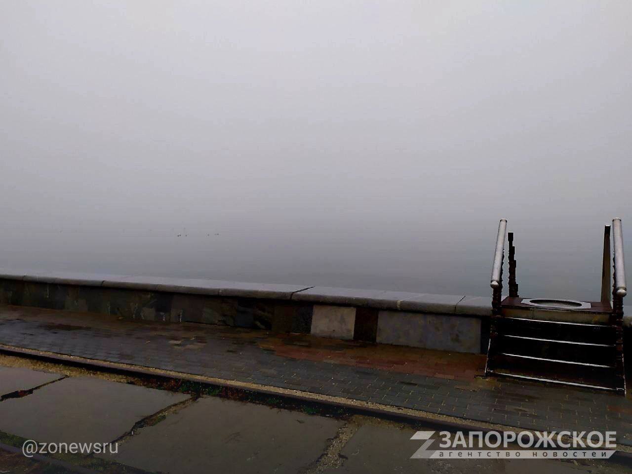 Бердянск окутал густой, молочный туман Бердянск окутал густой, молочный туман