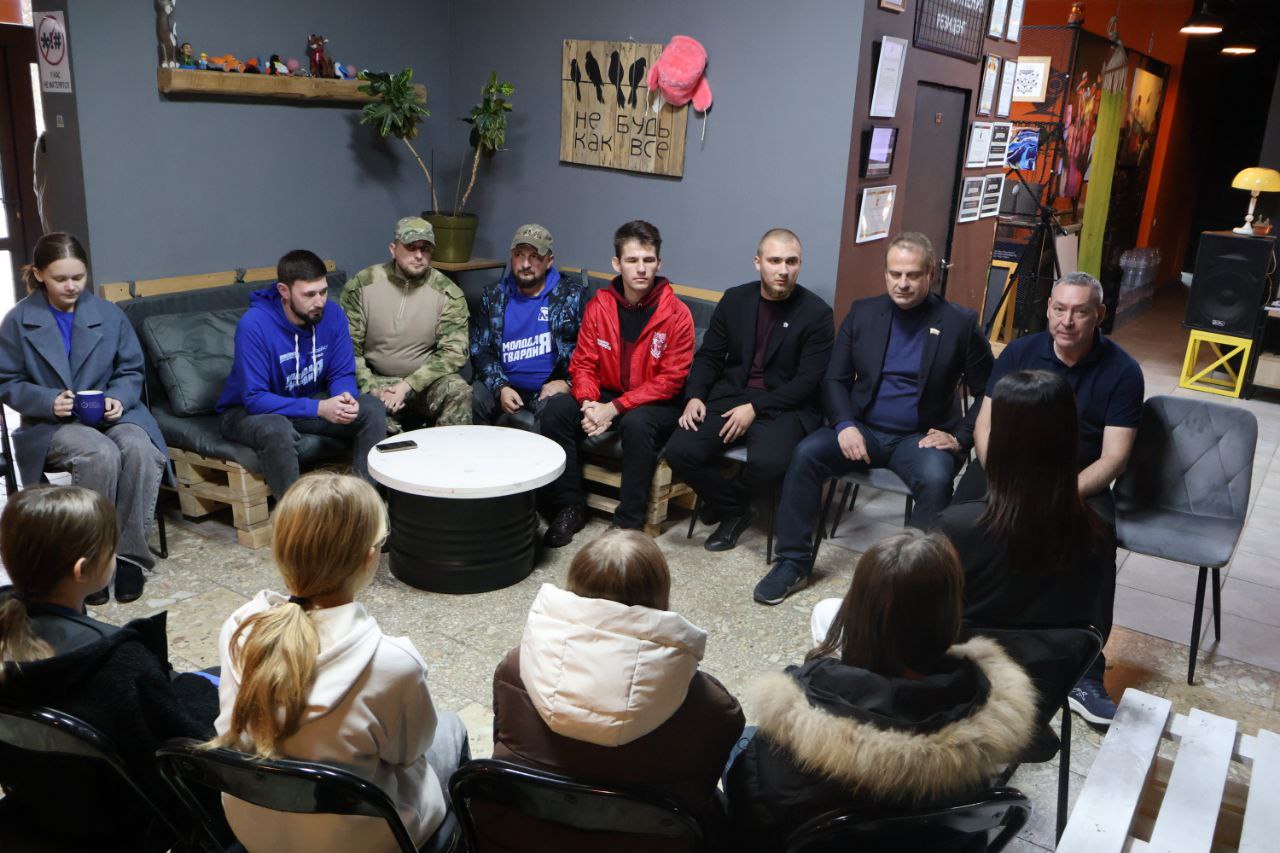 Руководители молодежных организаций Кабардино-Балкарии встретились с активистами «Молодой Гвардии Единой России» города Энерогодара Руководители молодежных организаций Кабардино-Балкарии встретились с активистами «Молодой Гвардии Единой России» города Энерогодара