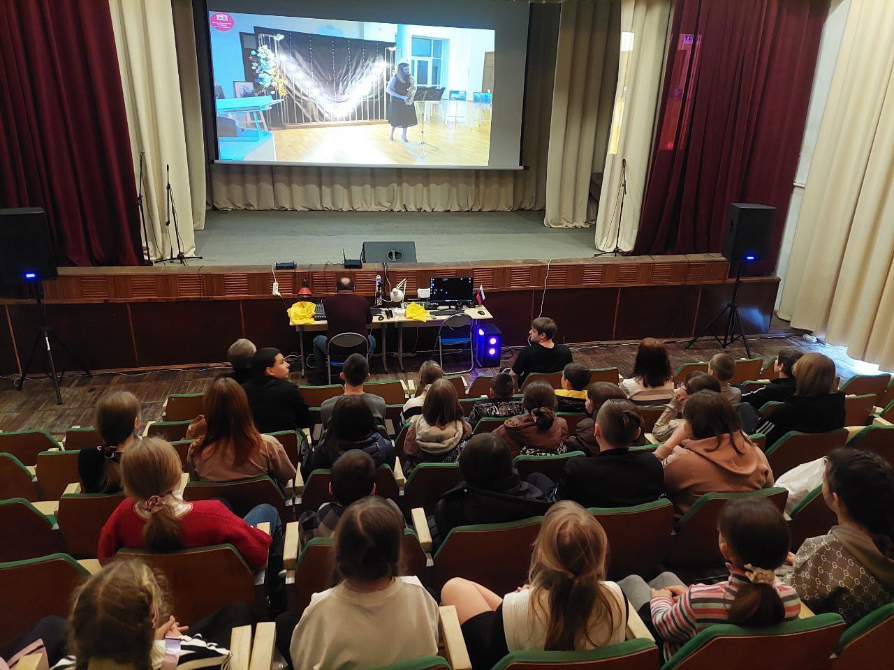 В Токмакской детской школе искусств в большом концертном зале состоялся просмотр музыкального вечера «Звуки саксофона», который был приурочен к международному Дню саксофона В Токмакской детской школе искусств в большом концертном зале состоялся просмотр музыкального вечера «Звуки саксофона», который был приурочен к международному Дню саксофона