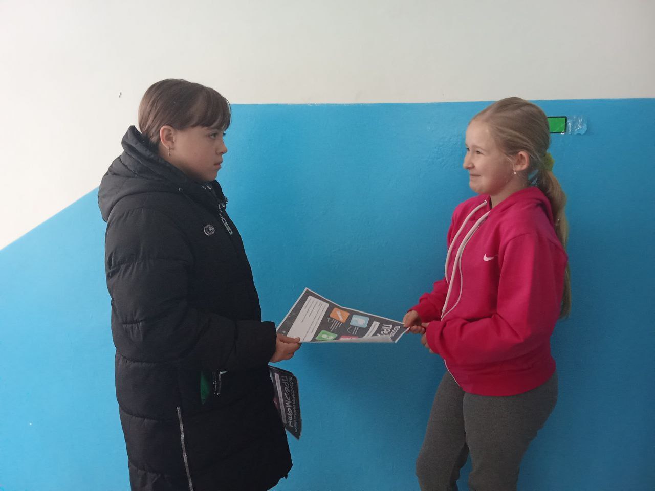 Подозрительные предметы. Библиотека Дома культуры с. Новобогдановка провела акцию "Подозрительные предметы", призванную повысить осведомленность жителей о профилактике терроризма и экстремизма Подозрительные предметы. Библиотека Дома культуры с. Новобогдановка провела акцию "Подозрительные предметы", призванную повысить осведомленность жителей о профилактике терроризма и экстремизма