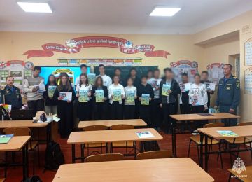 Специалисты Государственной инспекции по маломерным судам провели уроки безопасности в школах Приморского района