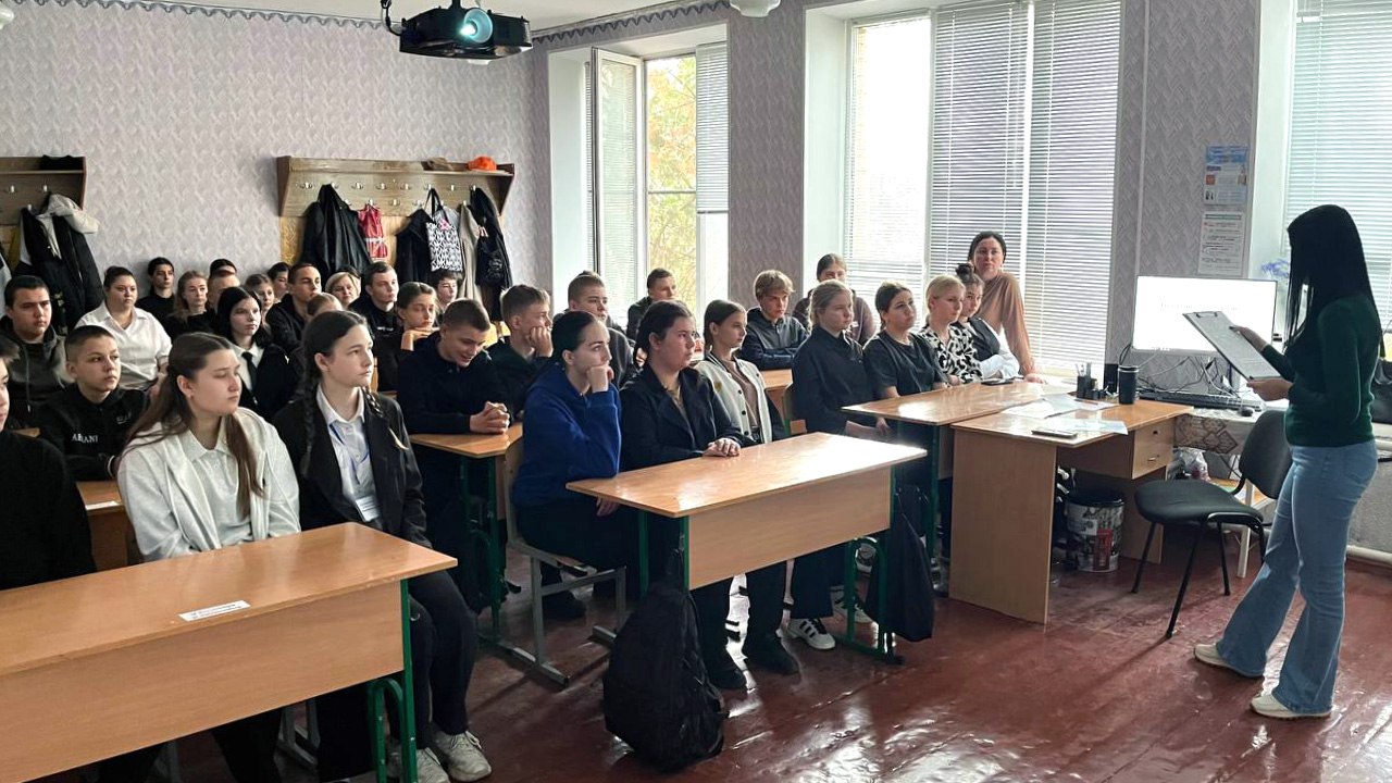 В Тимошевской школе прошла важная лекция для старшеклассников