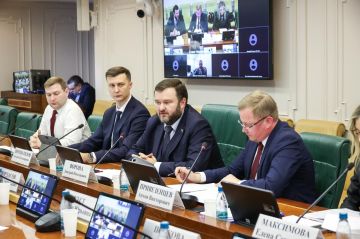 Григорий Прохватилов: Друзья, делюсь итогами закрытого совещания по актуальным проблемам связи и телекоммуникаций под руководством сенатора РФ от Запорожской области Дмитрия Николаевича Вороны в Совете Федерации