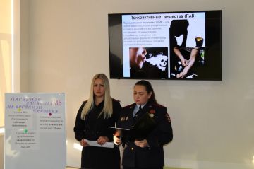 Сотрудники транспортной полиции провели для подростков Запорожской области урок безопасности