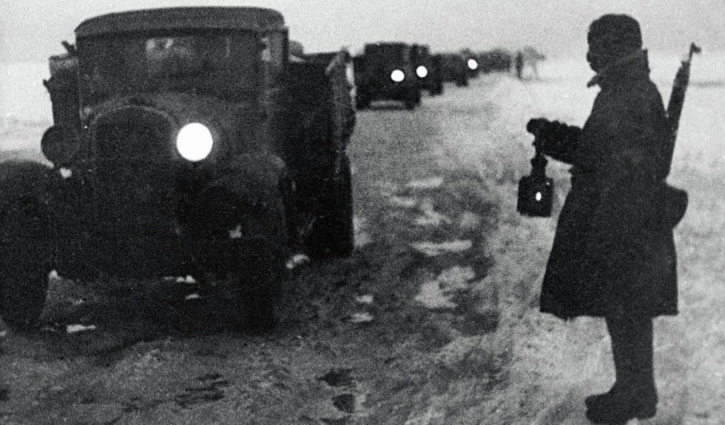 13 ноября. 1941. Военсовет Ленинградского фронта решил построить из блокадного Ленинграда ледовую дорогу через Ладожское озеро – «Дорога жизни» 1918