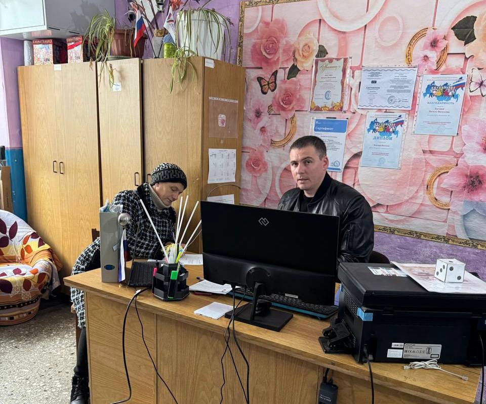 Депутат Игорь Билан провел прием граждан в селе Федоровка Депутат Игорь Билан провел прием граждан в селе Федоровка