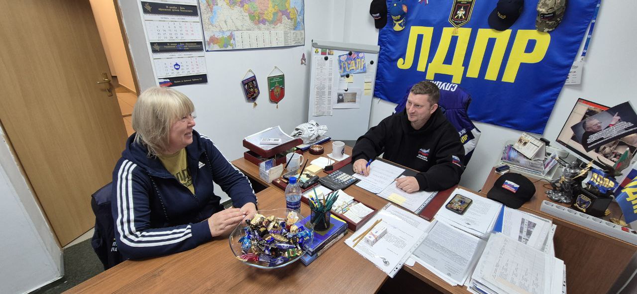 В Запорожском региональном отделении ЛДПР приём граждан ведётся не только в установленные депутатские дни, но и в любой удобный для жителей день недели В Запорожском региональном отделении ЛДПР приём граждан ведётся не только в установленные депутатские дни, но и в любой удобный для жителей день недели