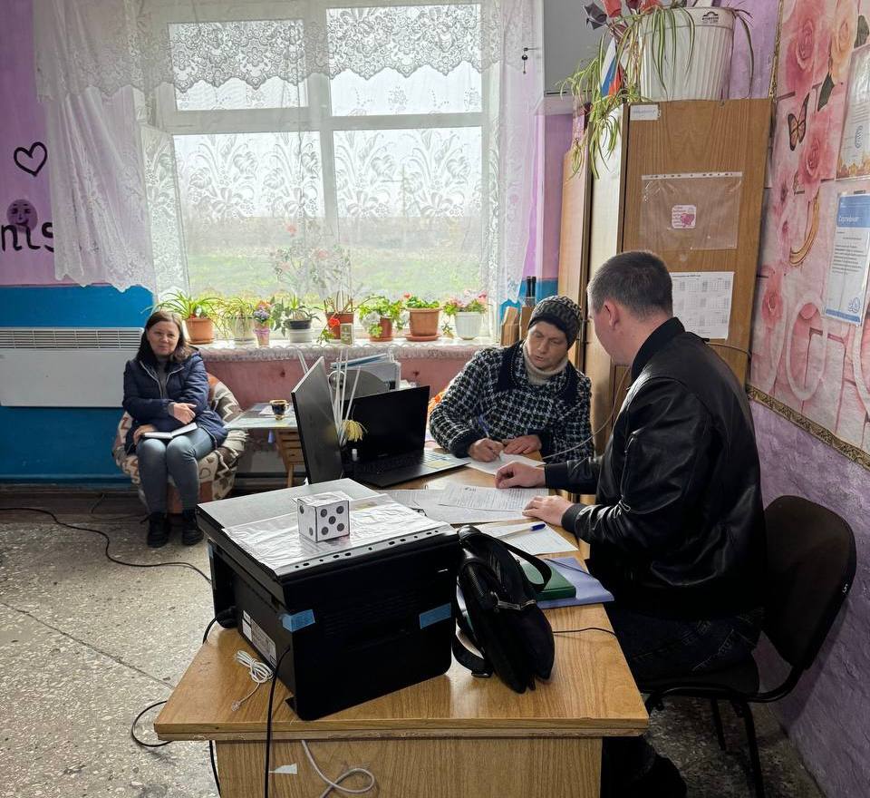 Депутат Игорь Билан провел прием граждан в селе Федоровка Депутат Игорь Билан провел прием граждан в селе Федоровка