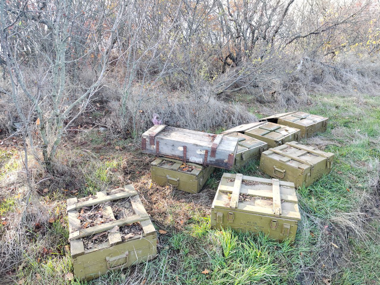 Сотрудники полиции Запорожской области выявили схрон с боеприпасами Сотрудники полиции Запорожской области выявили схрон с боеприпасами