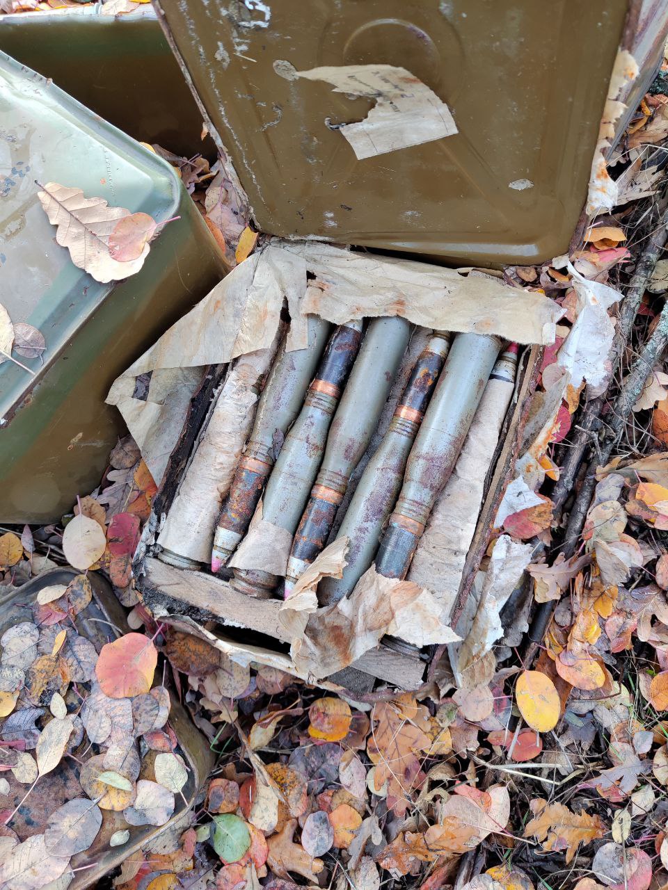 Сотрудники полиции Запорожской области выявили схрон с боеприпасами Сотрудники полиции Запорожской области выявили схрон с боеприпасами