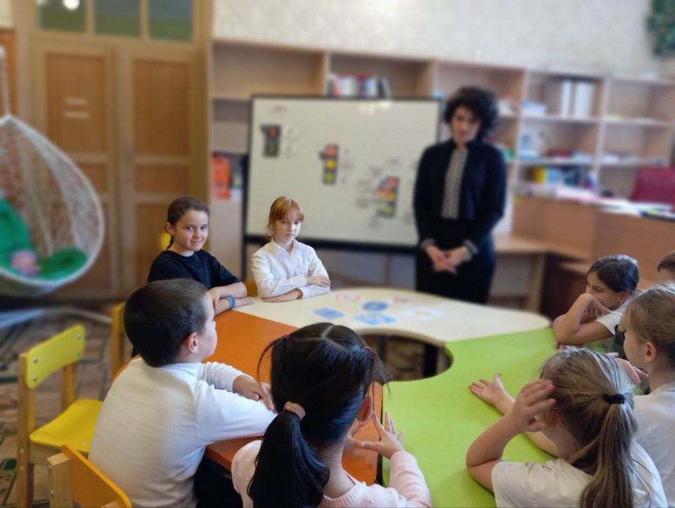 В Приазовской центральной библиотеке прошло увлекательное мероприятие "Дорожные знаки - наши друзья",посвященное правилам дорожного движения В Приазовской центральной библиотеке прошло увлекательное мероприятие "Дорожные знаки - наши друзья",посвященное правилам дорожного движения