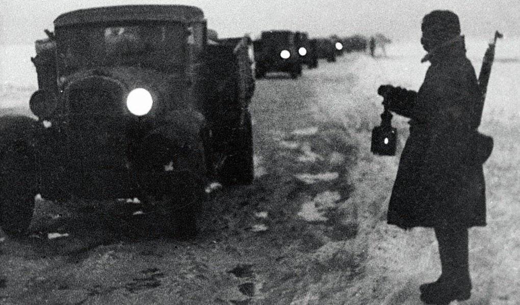 Анна Хорошун: 13 ноября. 1941. Военсовет Ленинградского фронта решил построить из блокадного Ленинграда ледовую дорогу через Ладожское озеро – «Дорога жизни» 1918 Анна Хорошун: 13 ноября. 1941. Военсовет Ленинградского фронта решил построить из блокадного Ленинграда ледовую дорогу через Ладожское озеро – «Дорога жизни» 1918