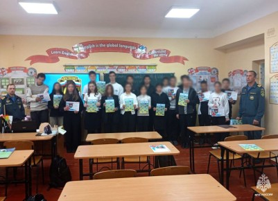 Специалисты Государственной инспекции по маломерным судам провели уроки безопасности в школах Приморского района