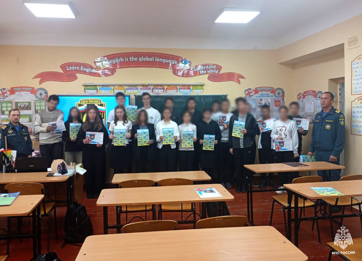 Специалисты Государственной инспекции по маломерным судам провели уроки безопасности в школах Приморского района