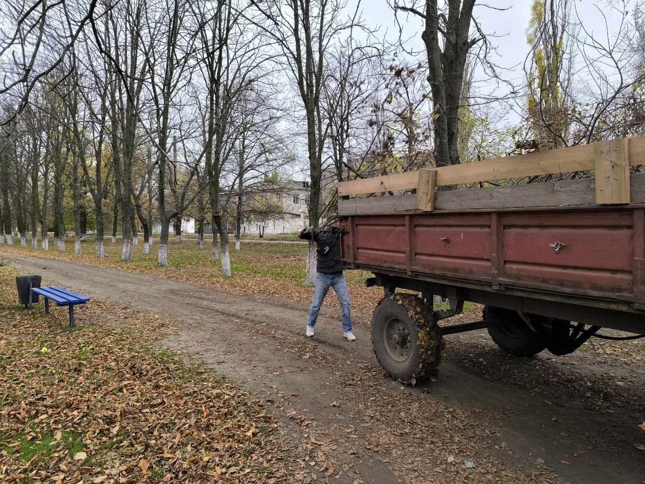 Сотрудники МУП УК «Контакт» ежедневно выполняют работы по благоустройству и уборке территории муниципального округа Сотрудники МУП УК «Контакт» ежедневно выполняют работы по благоустройству и уборке территории муниципального округа