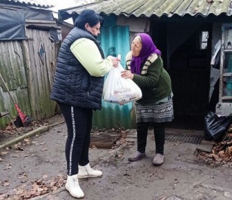 Волонтеры благотворительного фонда «Добрый Ангел» доставили гуманитарную помощь сельским жителям Токмакского муниципального округа