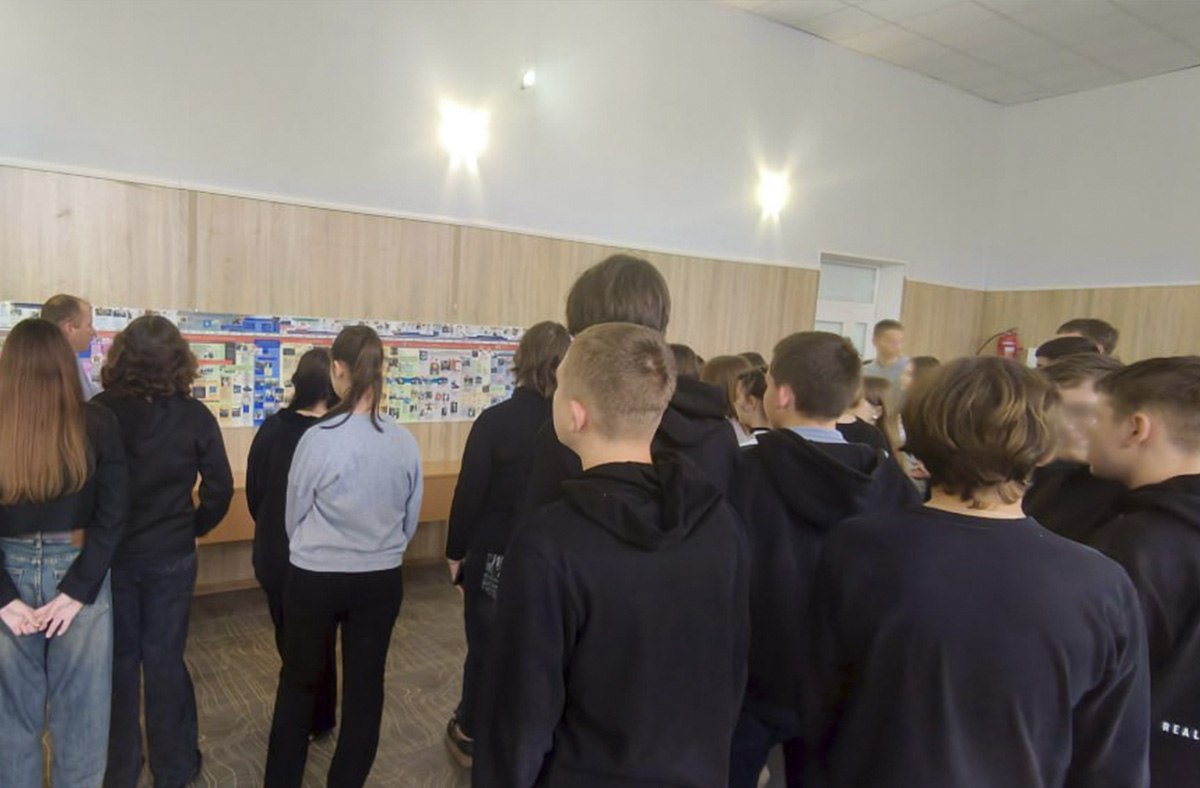 В Районном Доме культуры открылась выставка серии «Наглядная хронология истории России» В Районном Доме культуры открылась выставка серии «Наглядная хронология истории России»