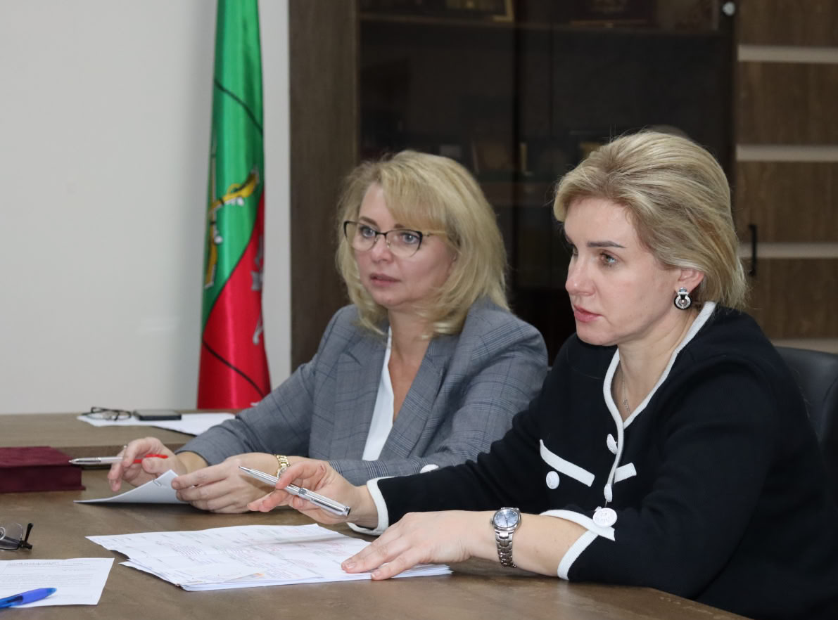 Виктор Емельяненко: В Законодательном Собрании Запорожской области состоялась рабочая встреча с председателем Контрольно-счетной палаты Севастополя Юлией Кокаревой и председателем Счетной палаты Запорожской области Юлией... Виктор Емельяненко: В Законодательном Собрании Запорожской области состоялась рабочая встреча с председателем Контрольно-счетной палаты Севастополя Юлией Кокаревой и председателем Счетной палаты Запорожской области Юлией...