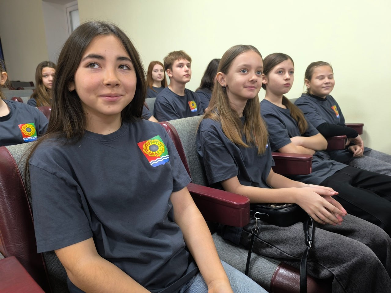 Александр Трудоношин: Я безмерно горжусь талантливыми детьми Акимовского округа! Всегда стараюсь принимать участие в молодежных мероприятиях, привлекать их к общественной и культурной жизни муниципалитета, давать возможность... Александр Трудоношин: Я безмерно горжусь талантливыми детьми Акимовского округа! Всегда стараюсь принимать участие в молодежных мероприятиях, привлекать их к общественной и культурной жизни муниципалитета, давать возможность...