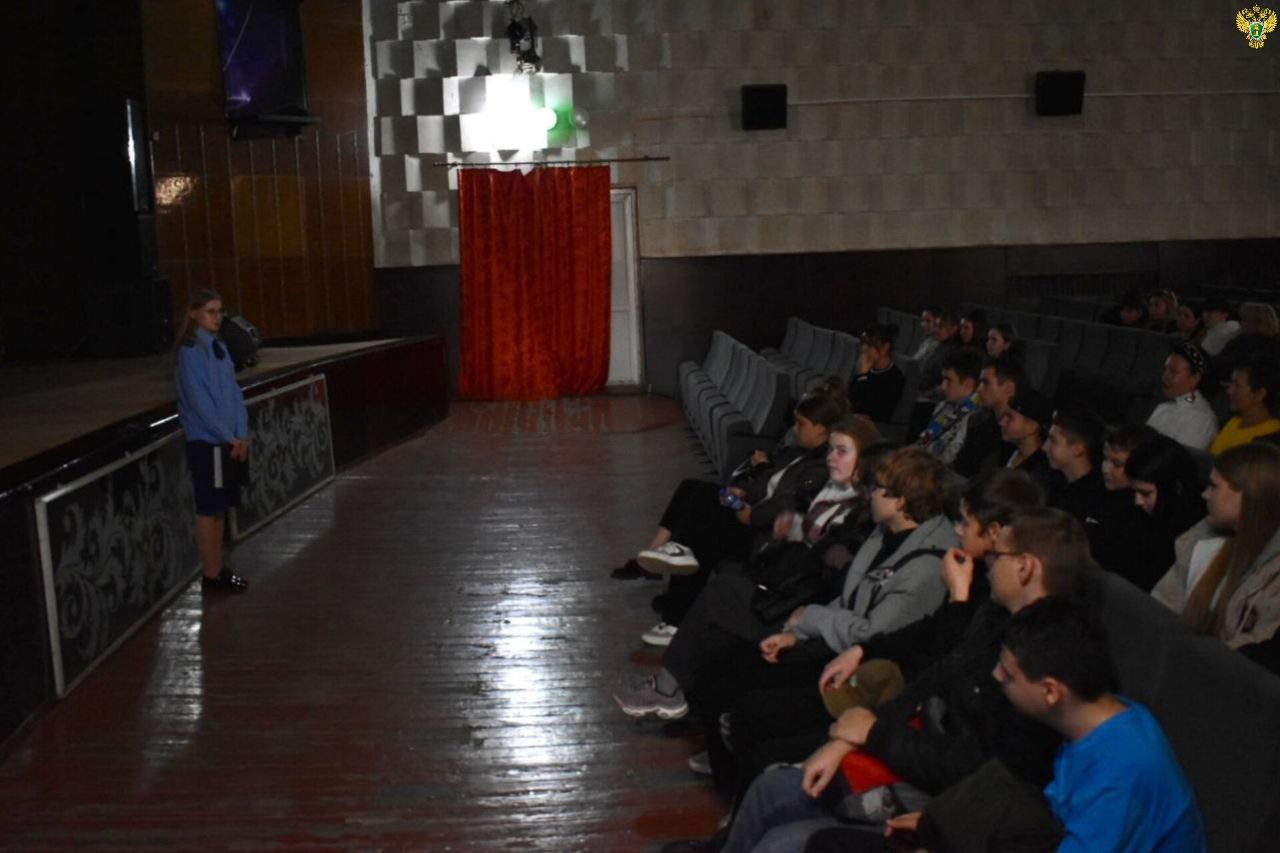 Представители прокуратуры Приморского района совместно с молодежной общественной организацией «Юг Молодой» организовали и провели в доме культуры просветительское мероприятие для учащихся, которое было направлено на... Представители прокуратуры Приморского района совместно с молодежной общественной организацией «Юг Молодой» организовали и провели в доме культуры просветительское мероприятие для учащихся, которое было направлено на...